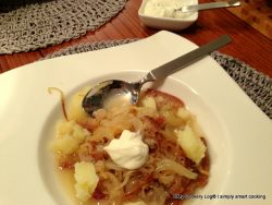 Brotsuppe mit zerdrückten Kartoffeln & Saurer Sahne