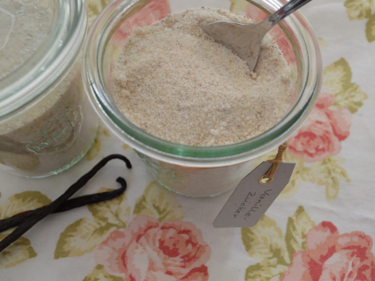 Himbeer Rhabarber - Kompott mit Vanille-Sahne - My Cookery Log : My ...