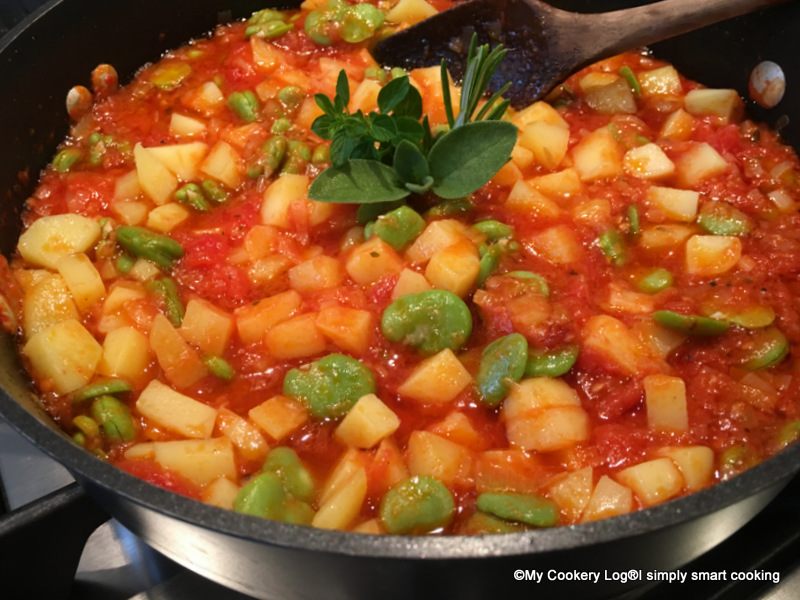 Dicke Bohnen-Eintopf mit Tomaten, Kartoffeln und Mediterranen Kräutern ...