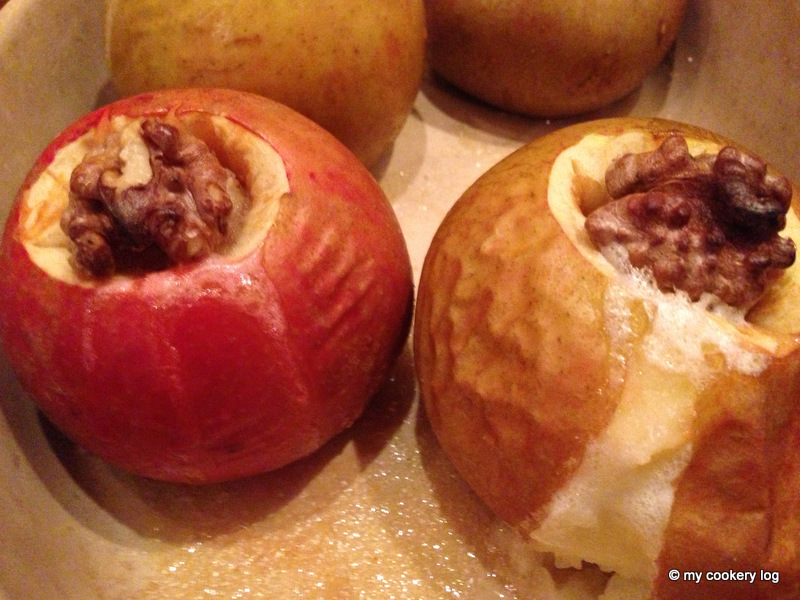 Bratäpfel mit Marzipan &amp; Walnüssen gefüllt - My Cookery Log : My ...