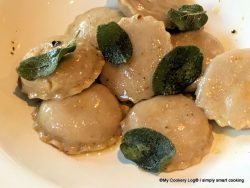 Buchweizen-Ravioli mit Salbei